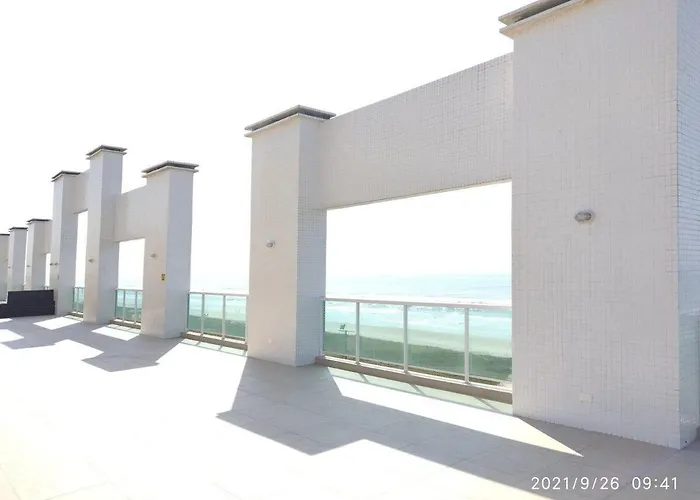 VIP Studio Beira Mar prédio com terraço em Matinhos